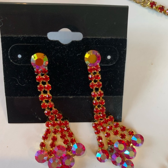 Elegant Red Beaded Necklace and Earring Set - Picture 6 of 8